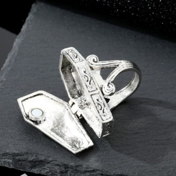 LAST ONE~Vampires Coffin Ring Coffin Opens & Closes Red & Silver Colored Size 7 - Picture 3 of 5